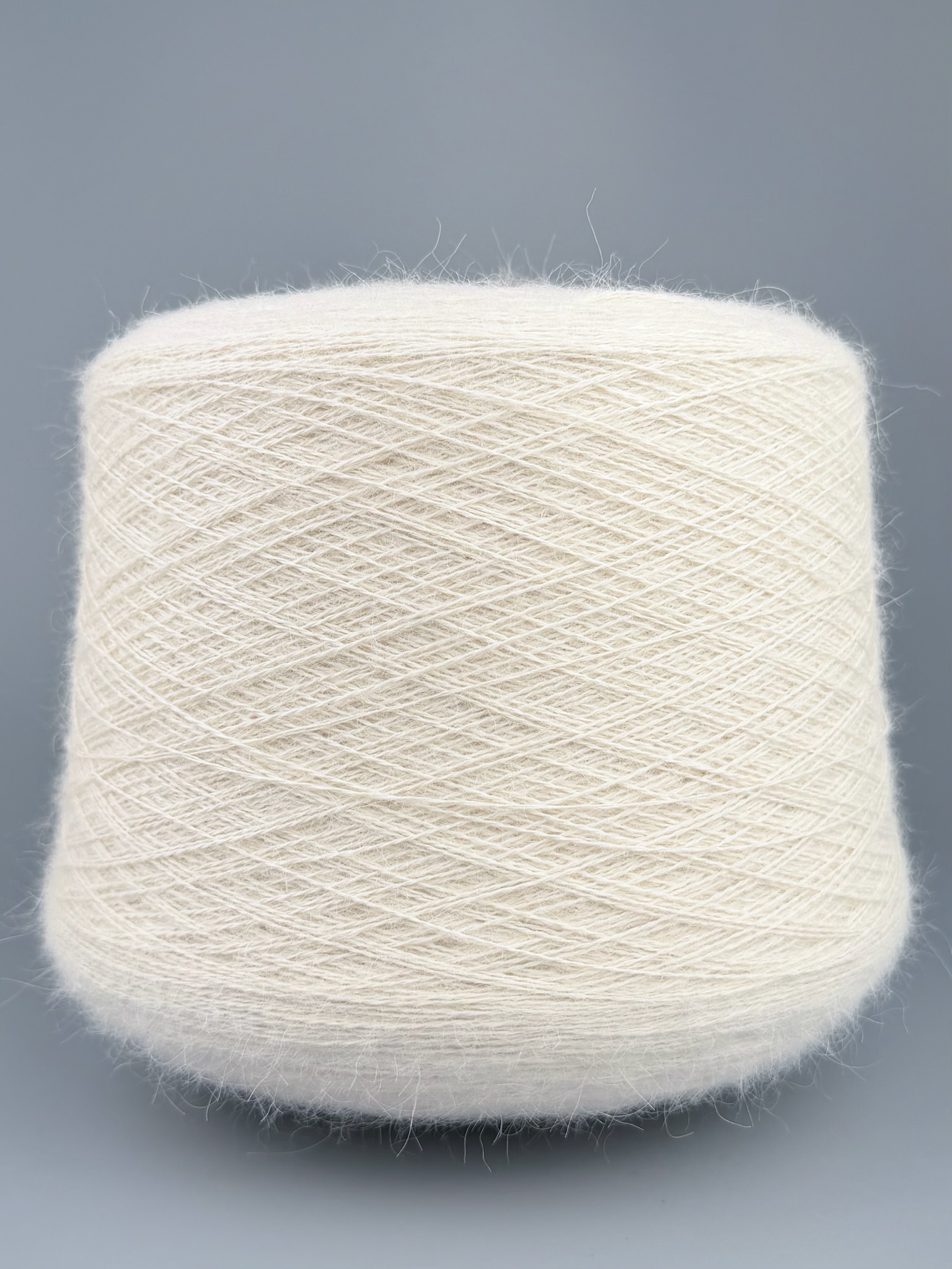 The Royal Collection Suri Nm 2/16000 – Filato in alpaca suri col. Perla naturale foto 2